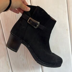 Dansko Hartley Ankle Zip Heeled Boots Women’s Size 9